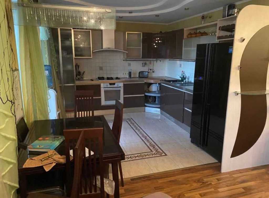 Продаж 5-кімнатної квартири 210.2 м², Левітана, 79