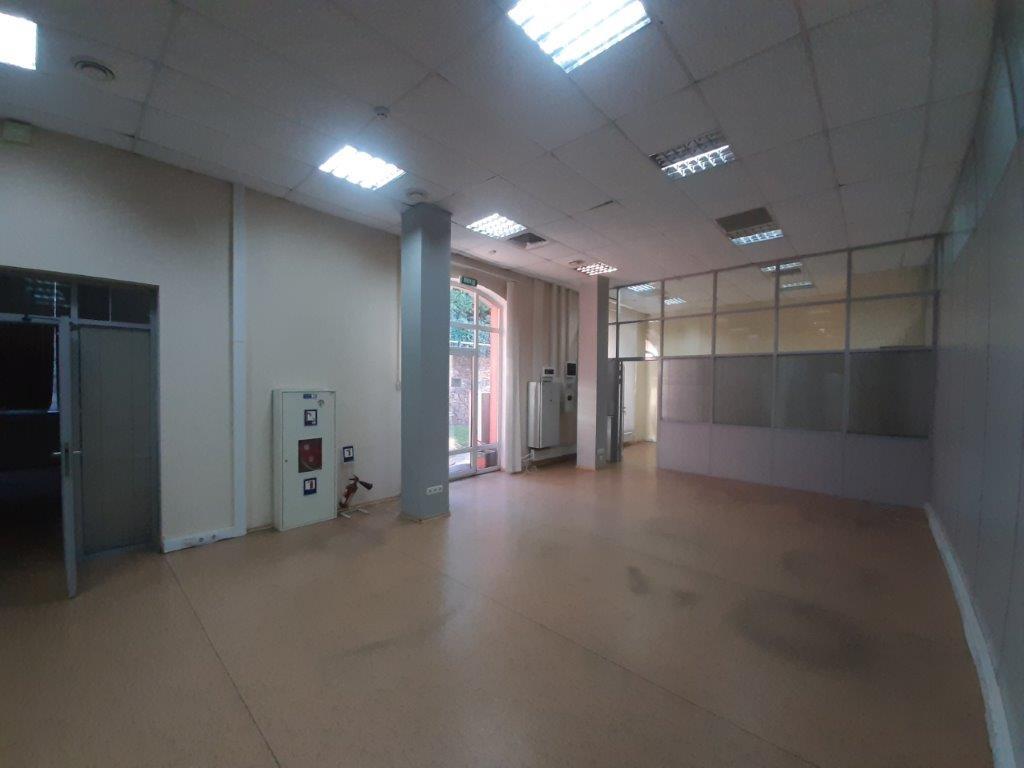 Продаж бізнес-центра 2300 м², Нижньоюрківська вул.