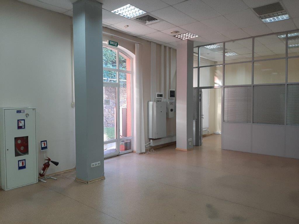Продаж бізнес-центра 2300 м², Нижньоюрківська вул.