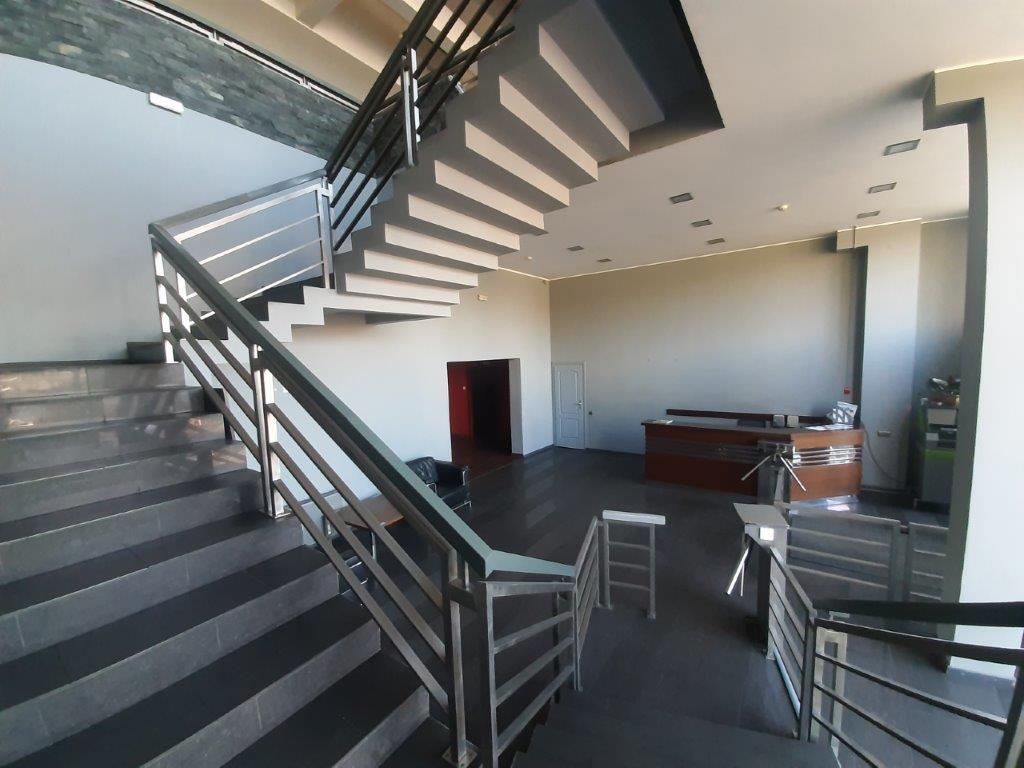 Продаж бізнес-центра 2300 м², Нижньоюрківська вул.