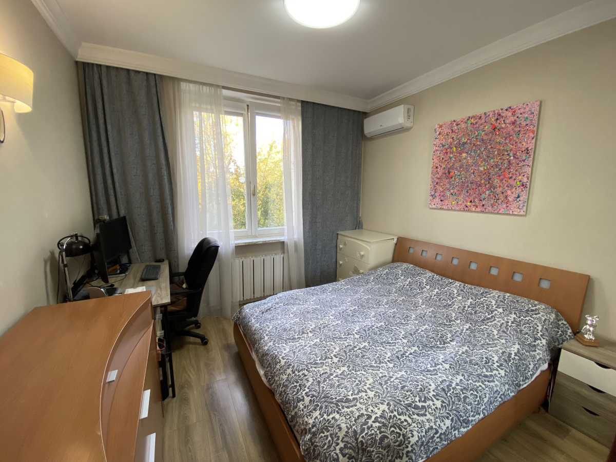 Продажа 2-комнатной квартиры 69 м², Петровская ул., 10