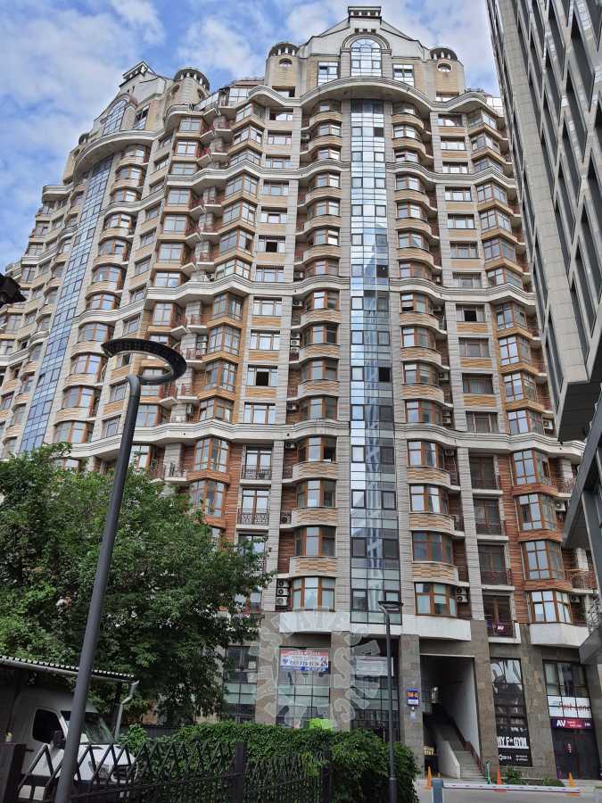 Оренда 3-кімнатної квартири 100 м², Богдана Хмельницького вул., 58А