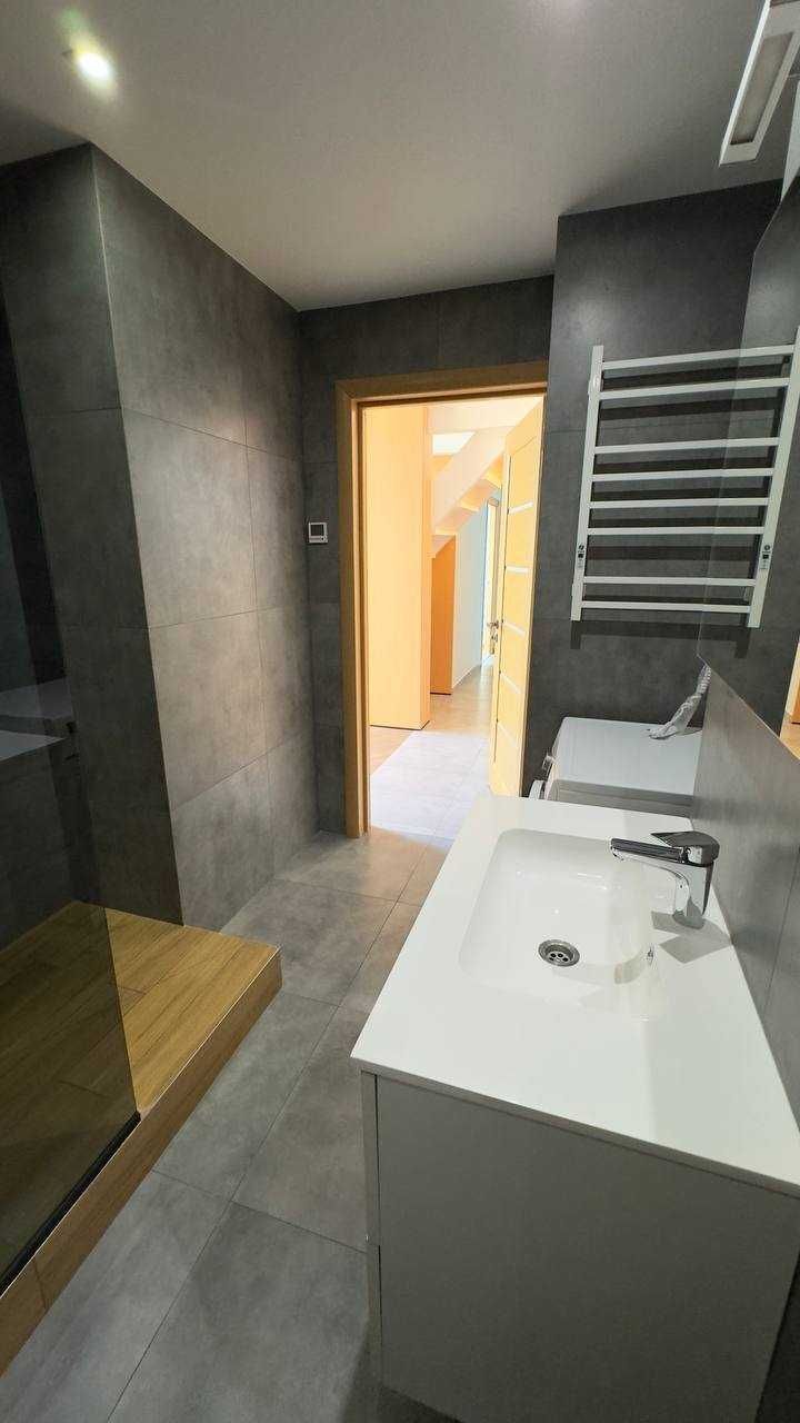 Продажа 2-комнатной квартиры 84 м²