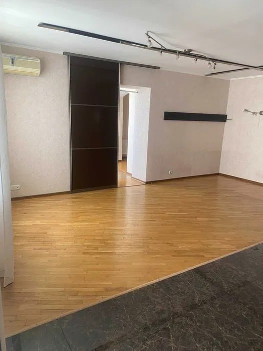 Продаж 3-кімнатної квартири 63 м², Водопровідна вул., 42/1