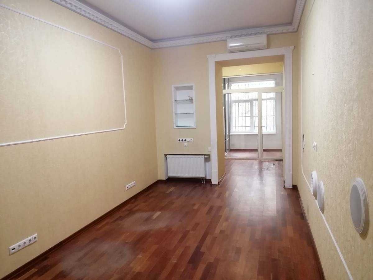 Продаж 4-кімнатної квартири 158 м²