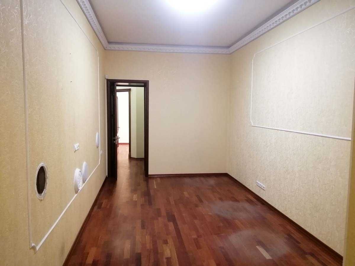 Продаж 4-кімнатної квартири 158 м²