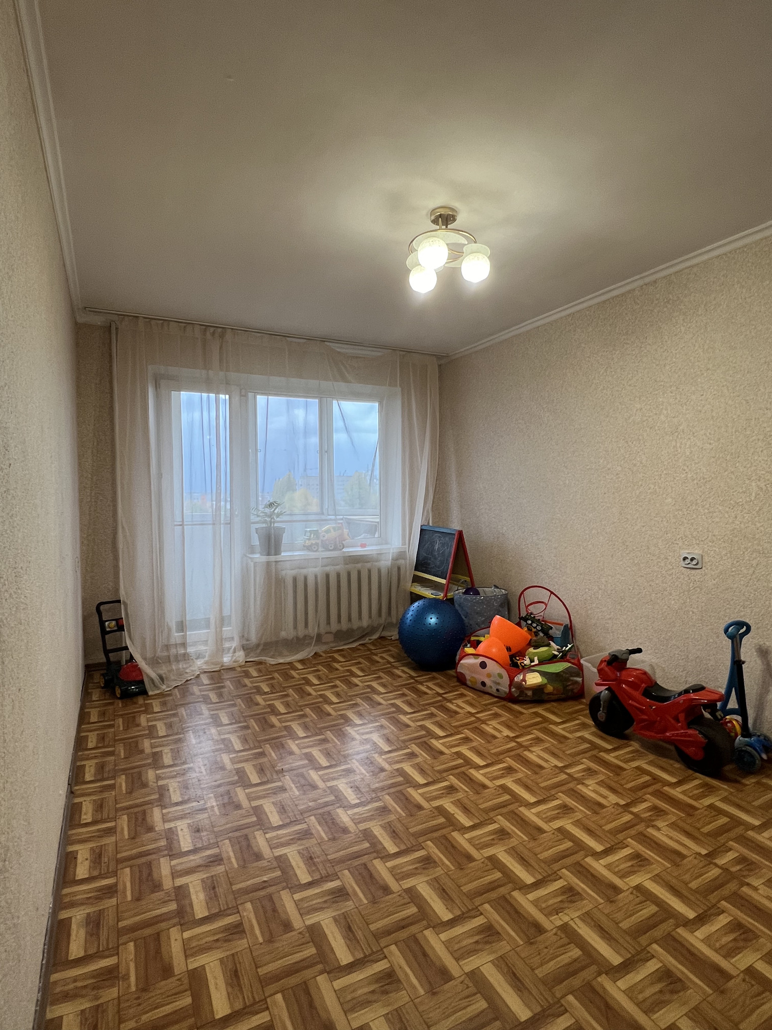 Продаж 3-кімнатної квартири 68 м², Будівельників, 24