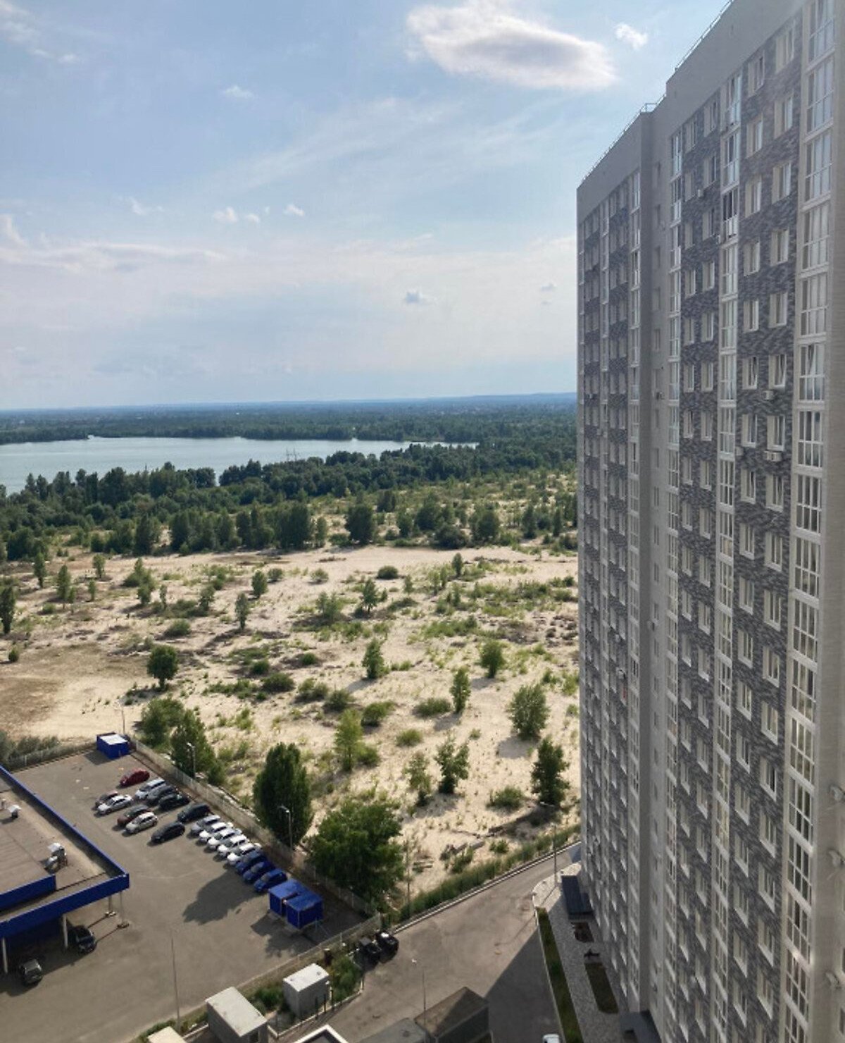 Продажа 2-комнатной квартиры 77 м²