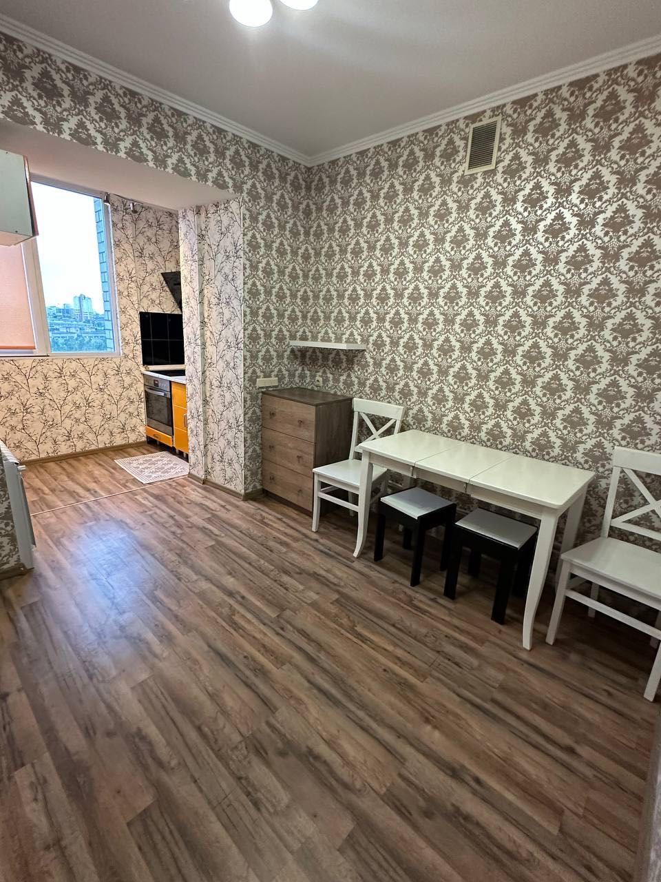 Продаж 2-кімнатної квартири 63 м²