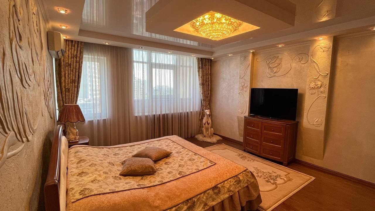 Продаж 5-кімнатної квартири 250 м²