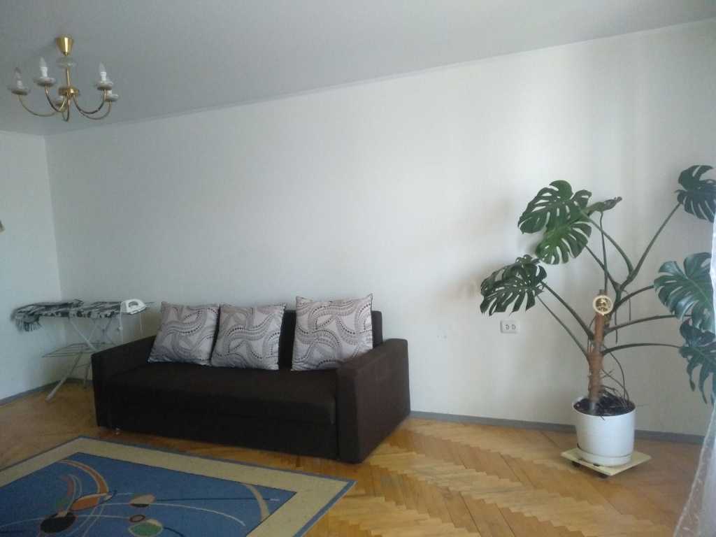 Продаж 1-кімнатної квартири 52 м², Срібнокільська вул., 20