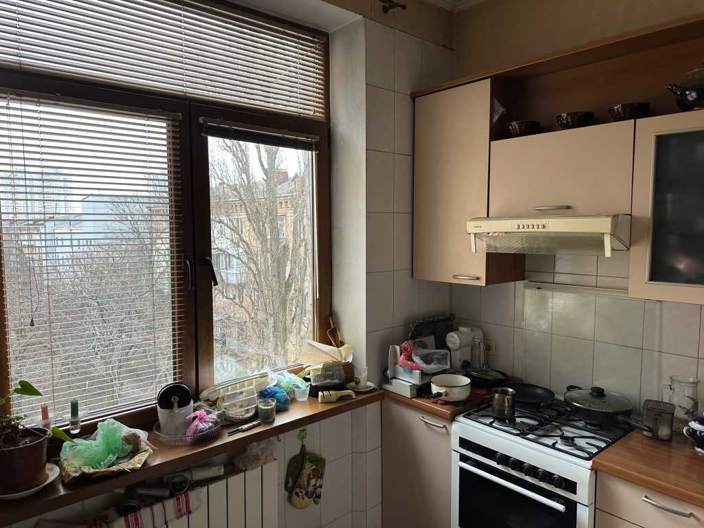 Продаж 3-кімнатної квартири 82 м², Петрівська вул., 2