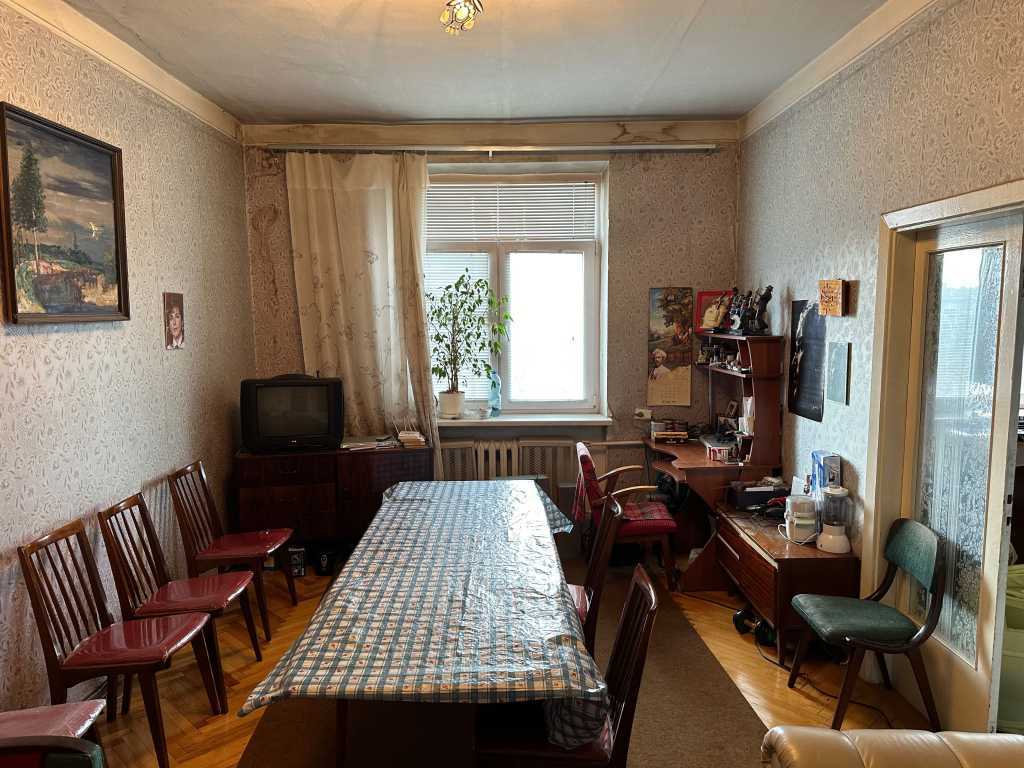 Продаж 3-кімнатної квартири 82 м², Петрівська вул., 2