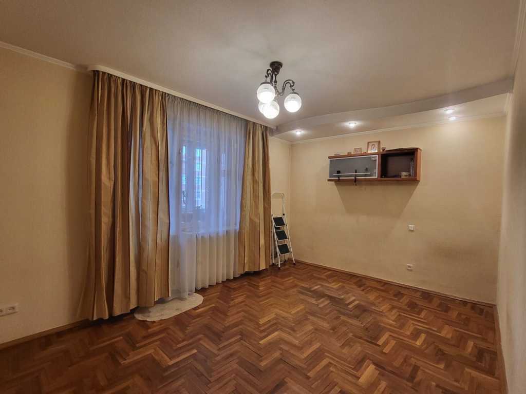 Продаж 2-кімнатної квартири 64 м², Золотоустівська вул., 4