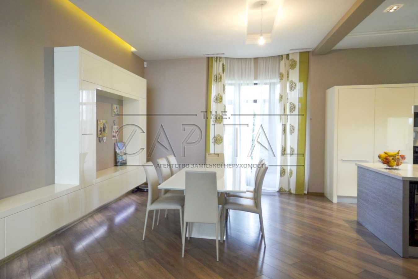 Продаж будинку 560 м², Центральна вул.