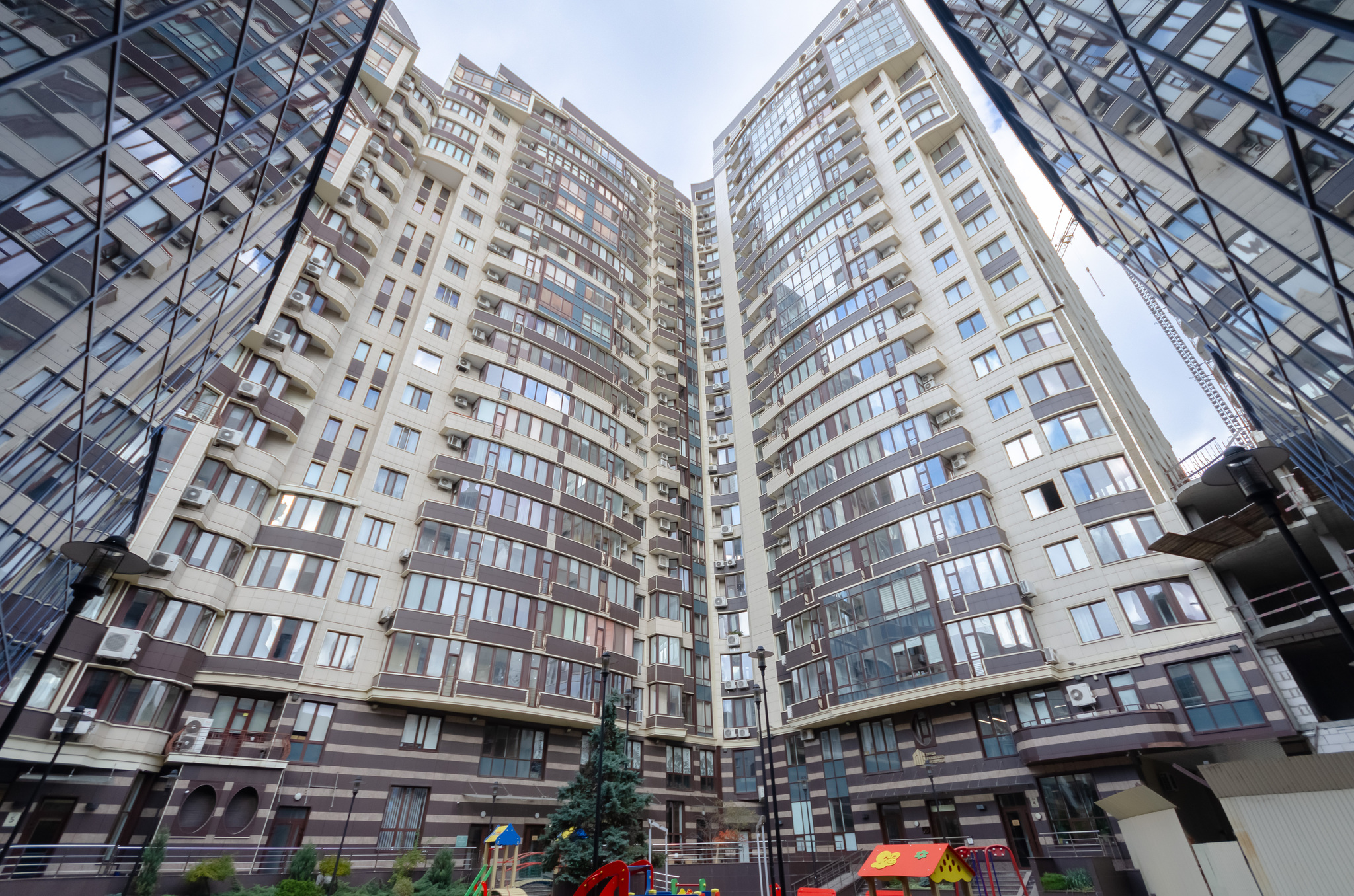 Продажа 2-комнатной квартиры 74 м², Василия Тютюнника ул., 37/1