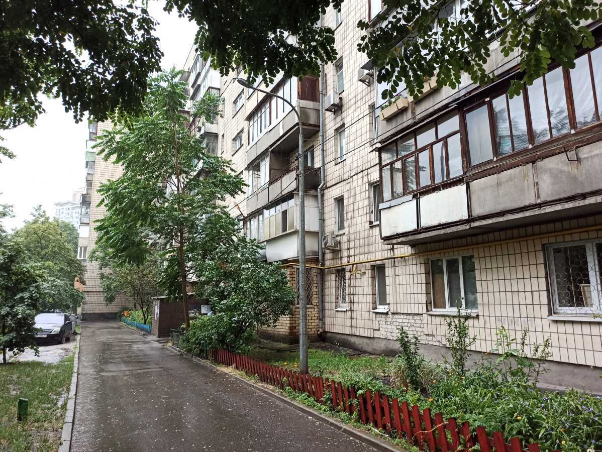 Продаж 1-кімнатної квартири 32 м², Вереснева вул., 5