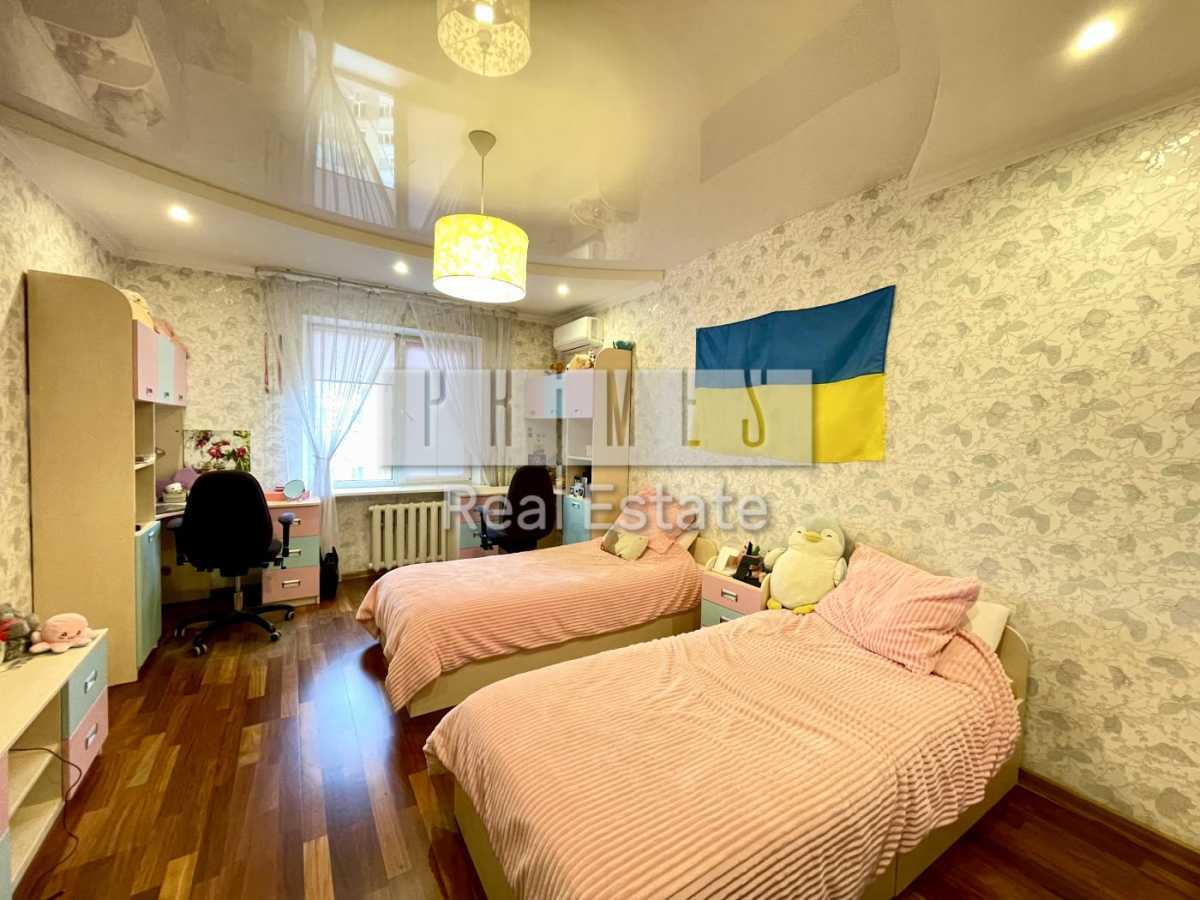 Продаж 2-кімнатної квартири 72 м², Олени Пчілки вул., 4