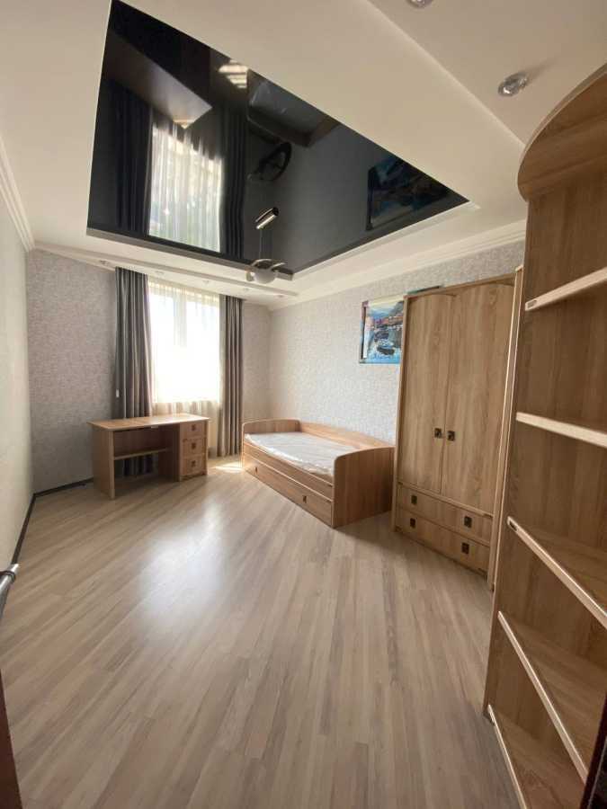 Продаж 4-кімнатної квартири 145 м², Раїси Окіпної вул., 10Б