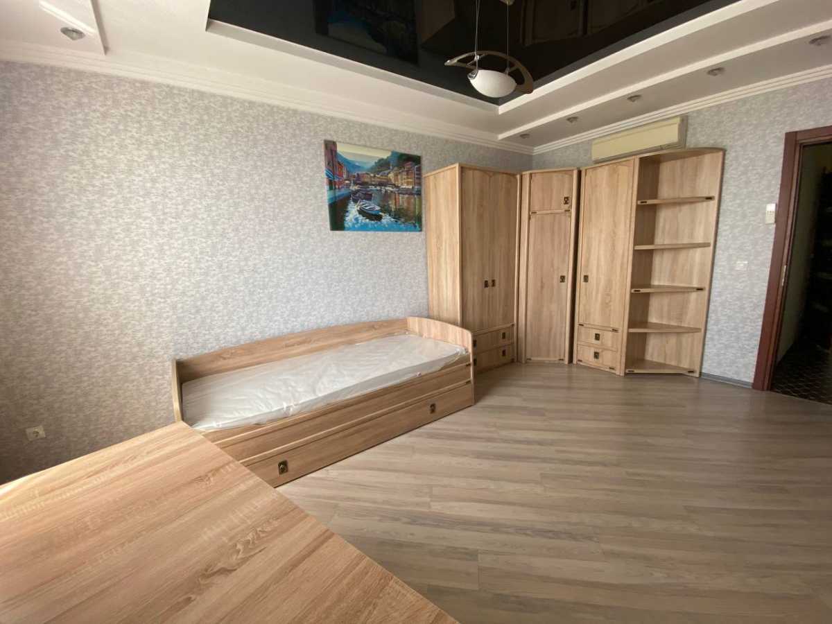 Продаж 4-кімнатної квартири 145 м², Раїси Окіпної вул., 10Б