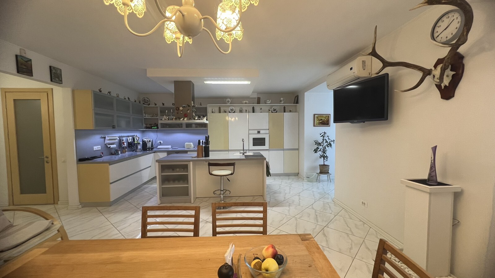 Продажа 2-комнатной квартиры 160 м², Кленовая ул., 2А