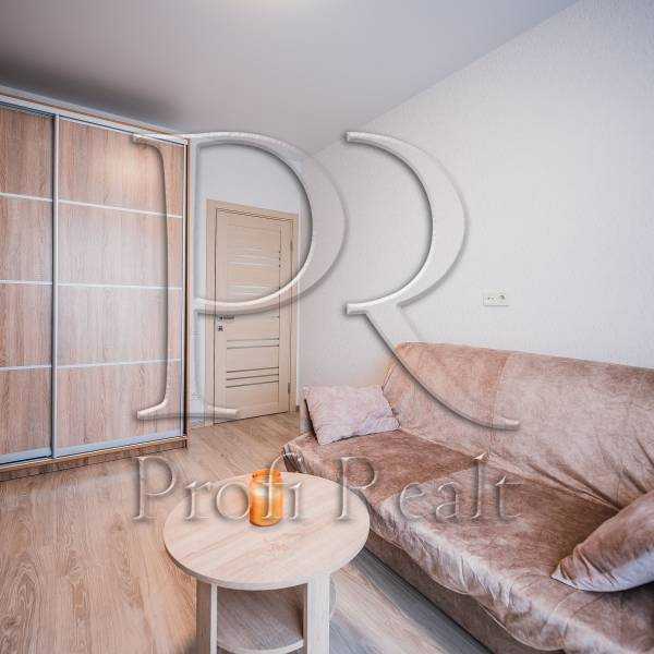 Продаж 1-кімнатної квартири 40 м², Ревуцького вул., 40В