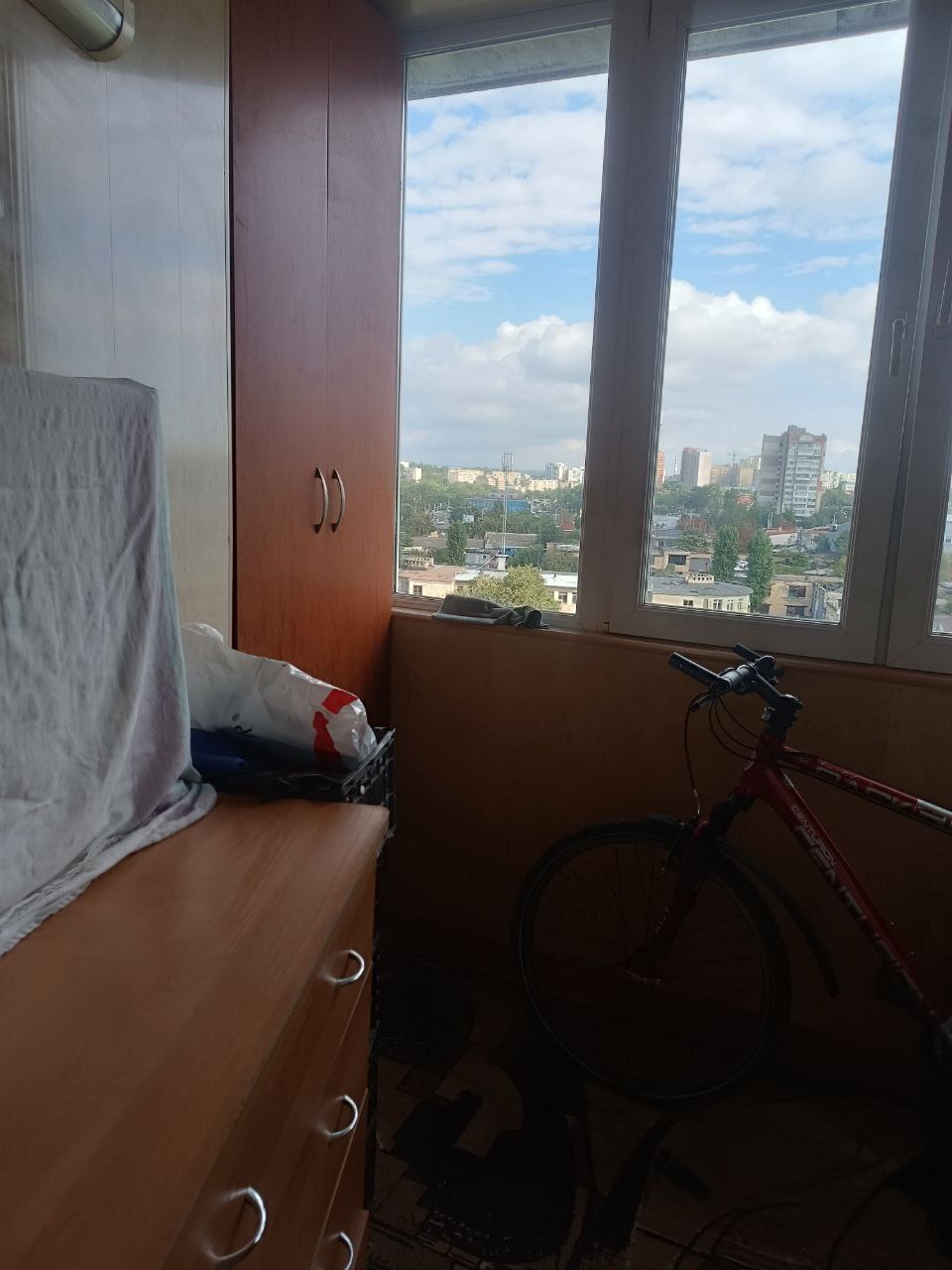 Продаж 3-кімнатної квартири 66 м², Середня вул.