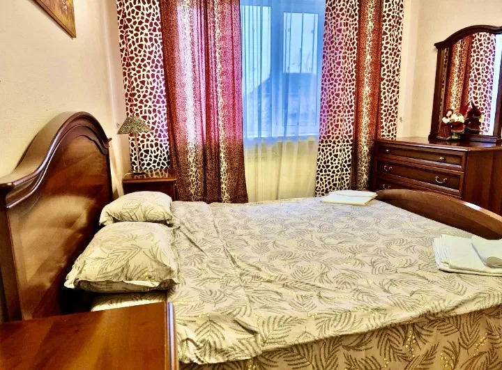 Будинок подобово 300 м²
