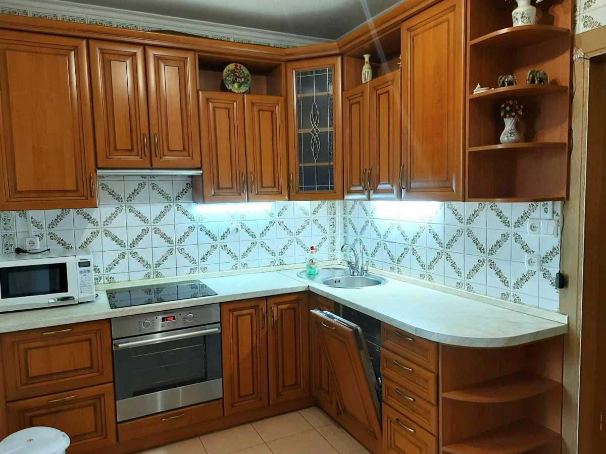 Оренда 3-кімнатної квартири 80 м², Анни Ахматової вул., 8