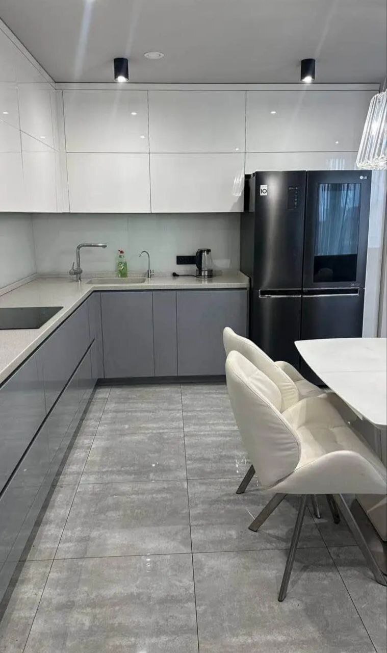 Продажа 4-комнатной квартиры 127 м², Владимира Антоновича ул.