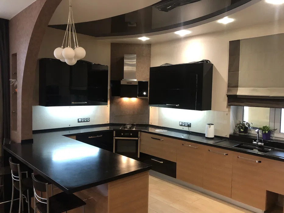 Оренда будинку 400 м², 120-а Садова вул.