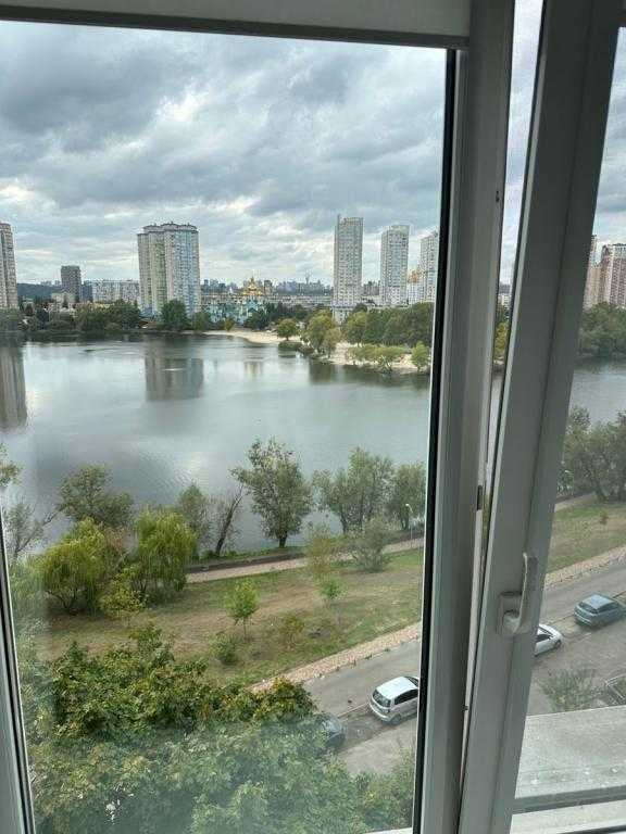 Продаж 3-кімнатної квартири 70 м², Березняківська вул., 30