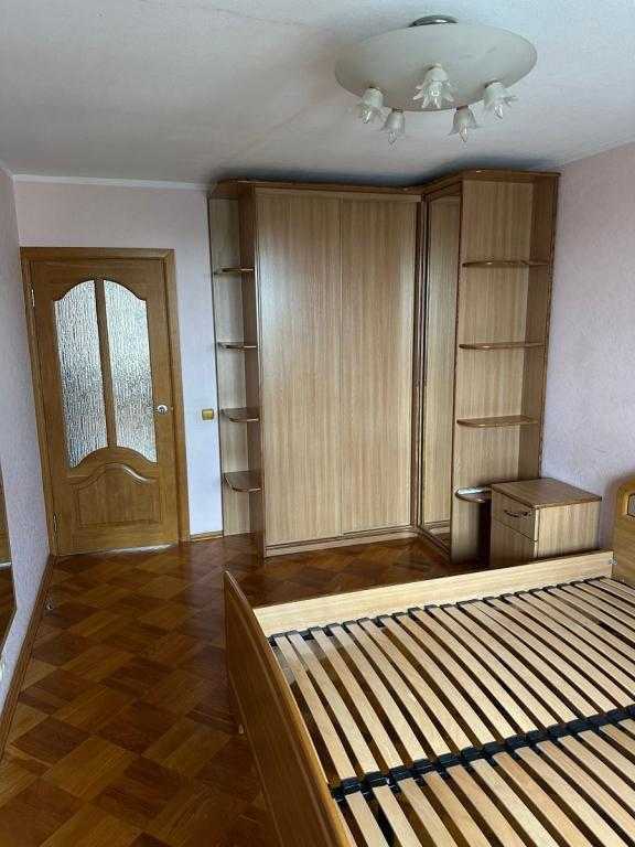 Продаж 3-кімнатної квартири 70 м², Березняківська вул., 30