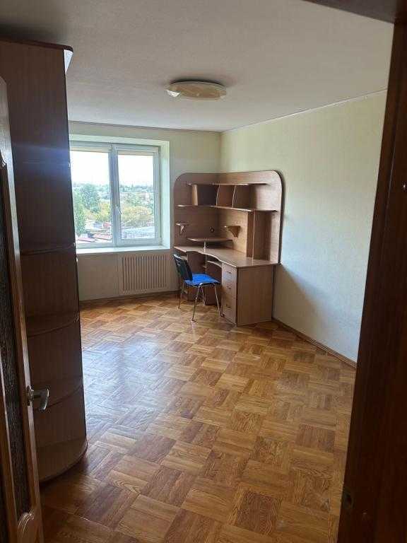 Продаж 3-кімнатної квартири 70 м², Березняківська вул., 30