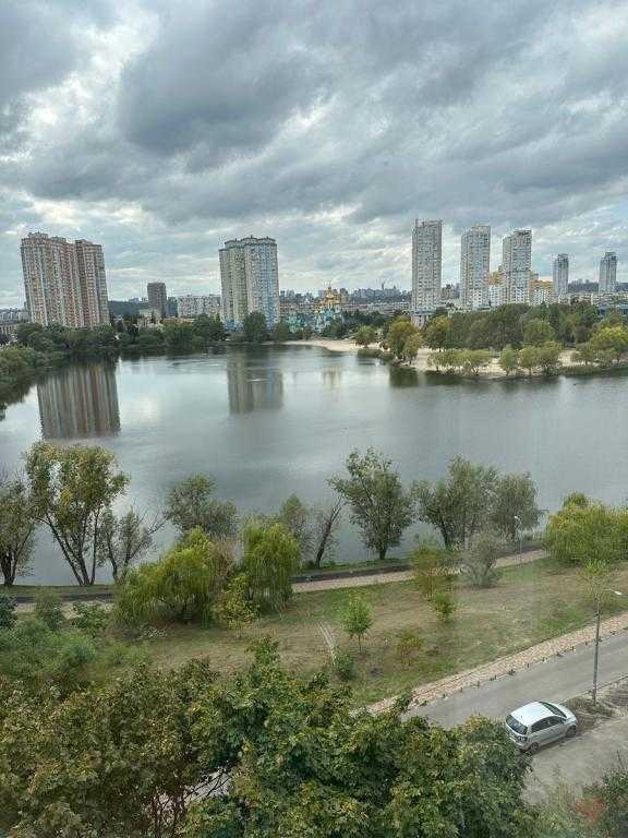 Продаж 3-кімнатної квартири 70 м², Березняківська вул., 30