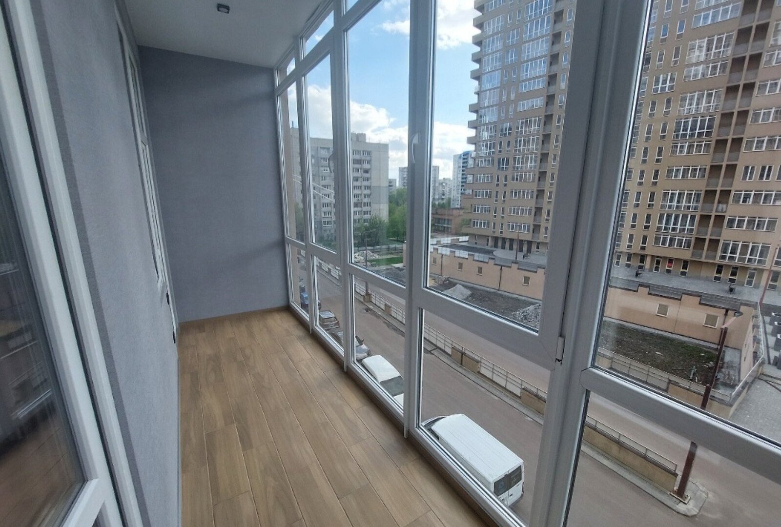 Продажа 2-комнатной квартиры 76 м²