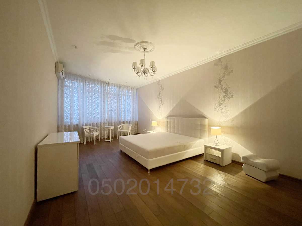 Аренда 3-комнатной квартиры 160 м², Молдавская ул., 2