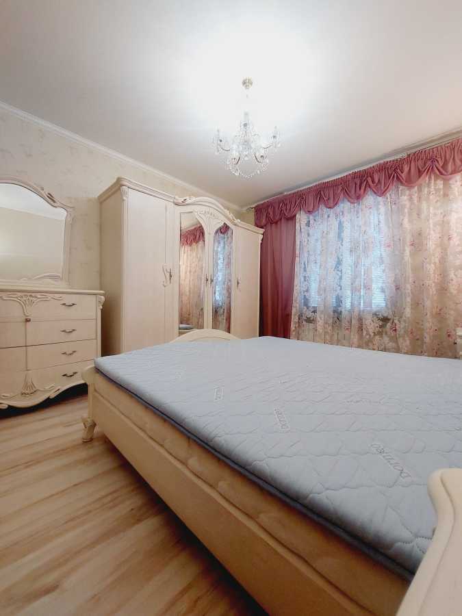 Оренда 3-кімнатної квартири 88 м², Прирічна вул., 37