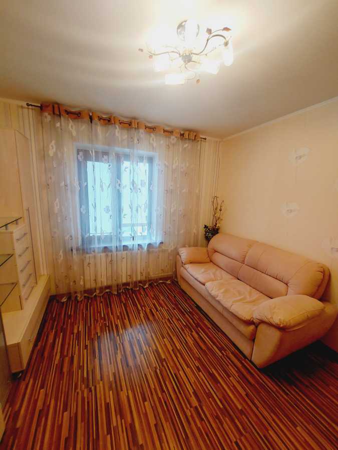 Оренда 3-кімнатної квартири 88 м², Прирічна вул., 37