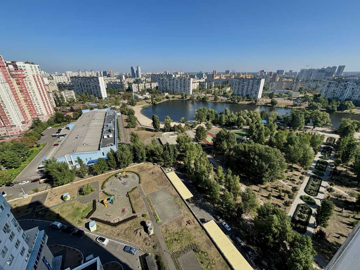 Продаж 2-кімнатної квартири 69 м², Юрія Шумського вул., 1А