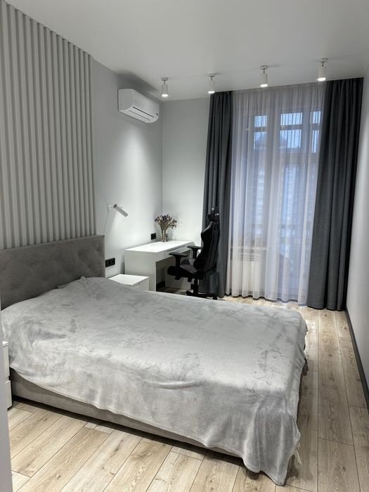 Продажа 2-комнатной квартиры 77 м²