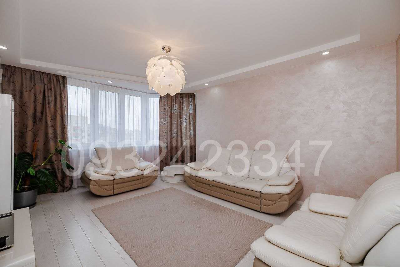 Продаж 3-кімнатної квартири 103 м², Анни Ахматової вул., 34