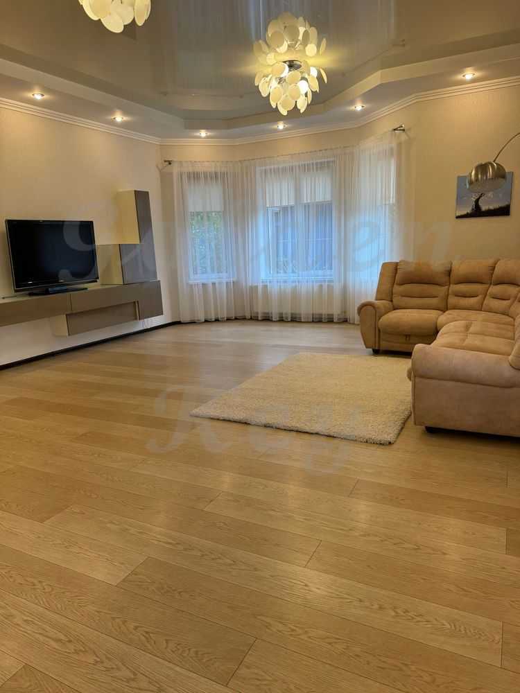 Оренда будинку 370 м², Яблунева вул., 48