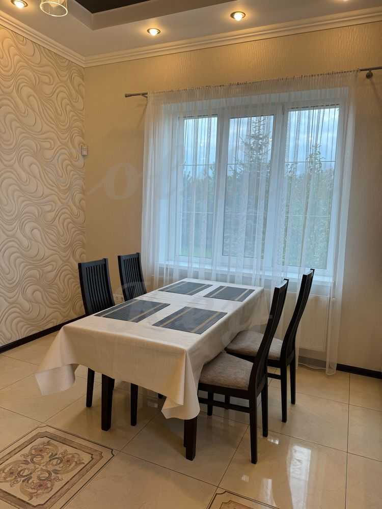 Оренда будинку 370 м², Яблунева вул., 48