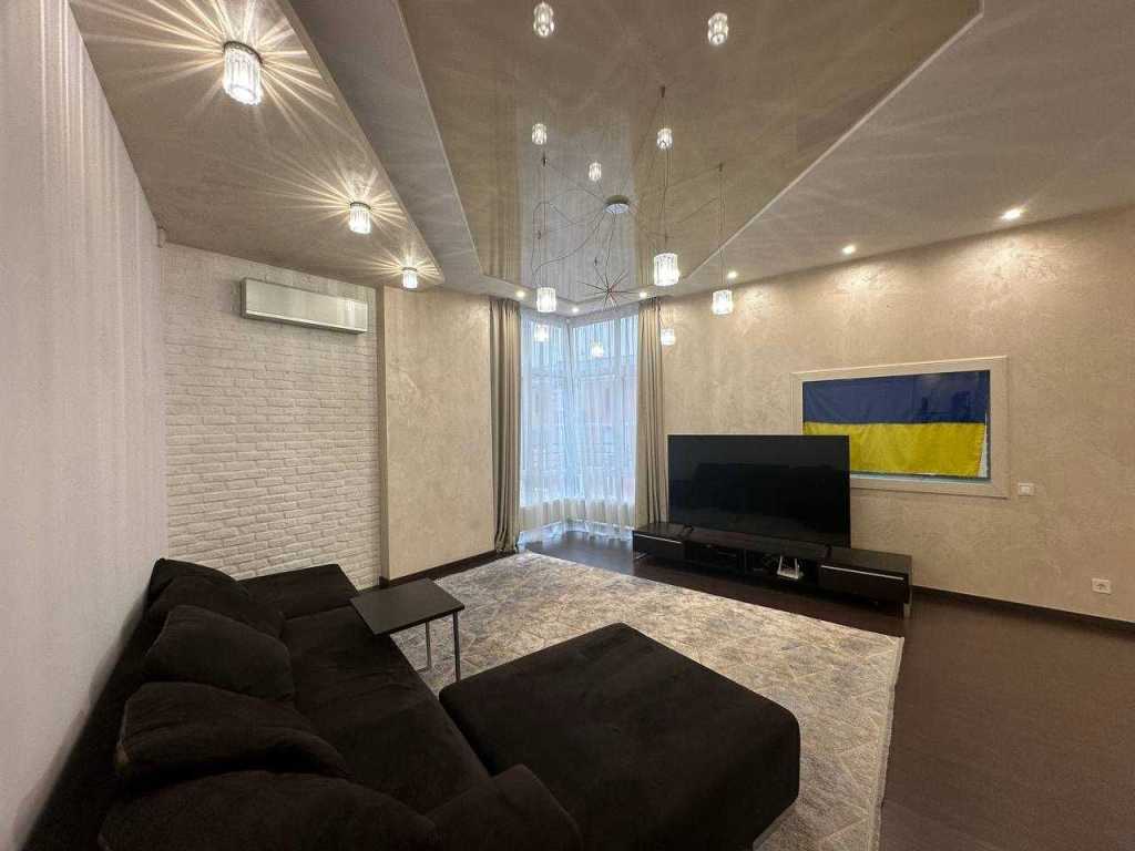 Продаж 3-кімнатної квартири 110 м², Євгена Коновальця вул., 32В