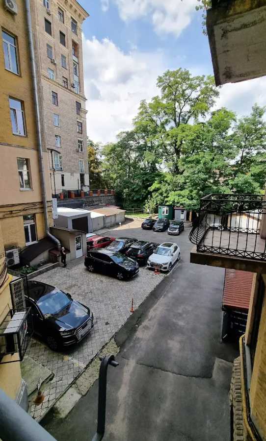 Оренда 3-кімнатної квартири 105 м², Заньковецької вул., 6