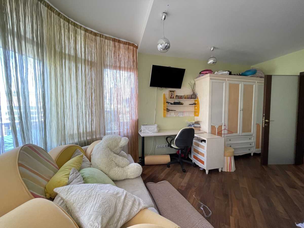 Продаж 4-кімнатної квартири 137 м², Дмитрівська вул., 69