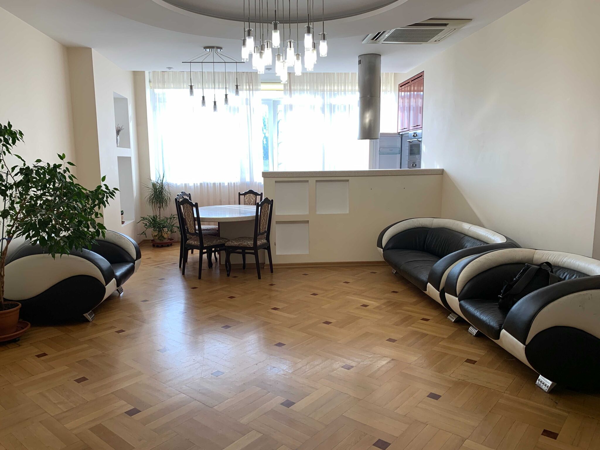 Продажа 4-комнатной квартиры 129.3 м², Василия Жуковского ул., 21А