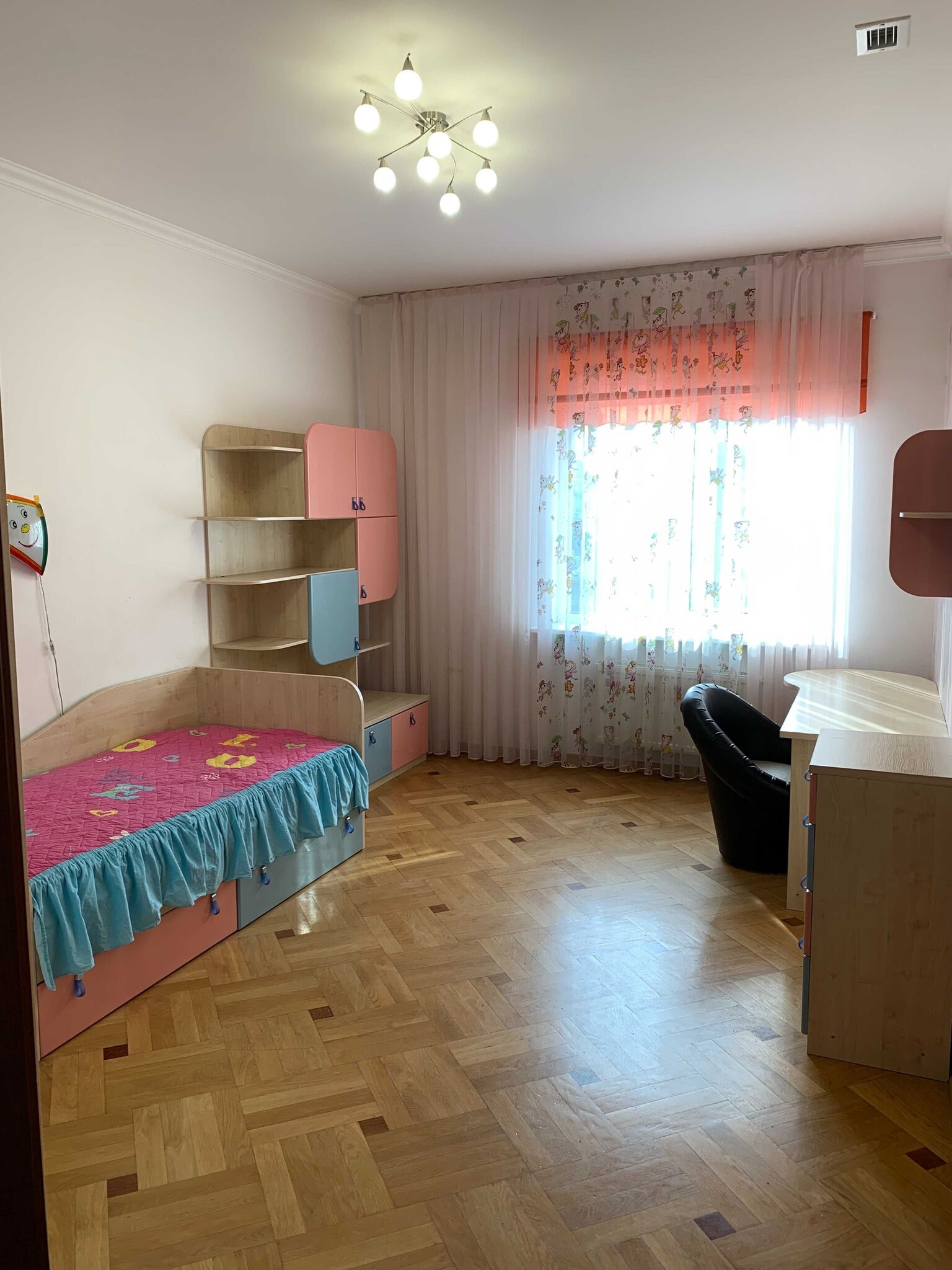 Продажа 4-комнатной квартиры 129.3 м², Василия Жуковского ул., 21А