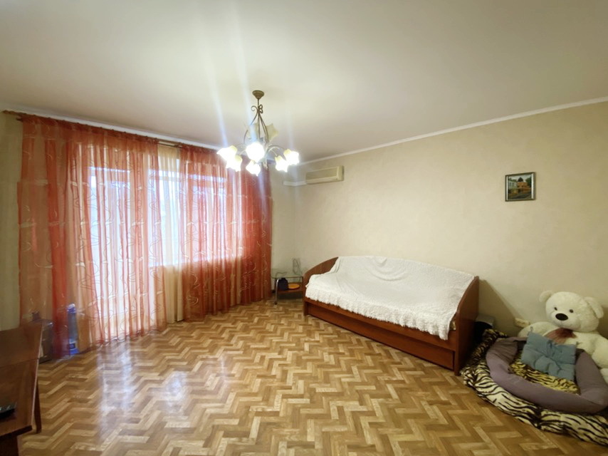 Продажа 3-комнатной квартиры 69 м², Киевская ул.